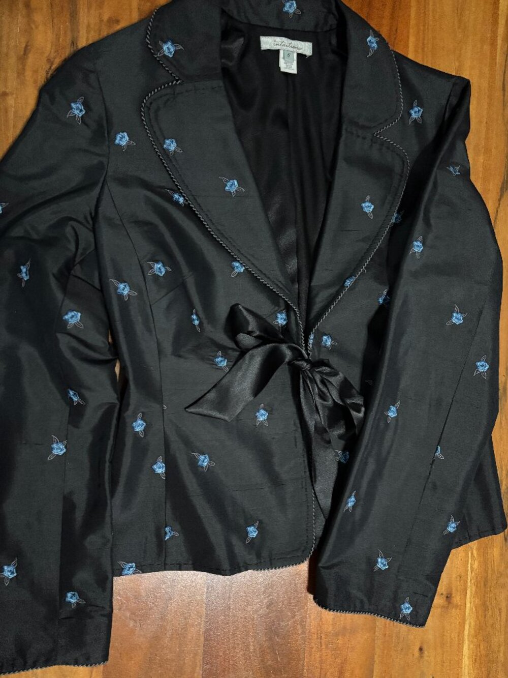 Vintage Intuitions Silk Blazer Size 6 Black Blue Embroidered Flowers Ties Front